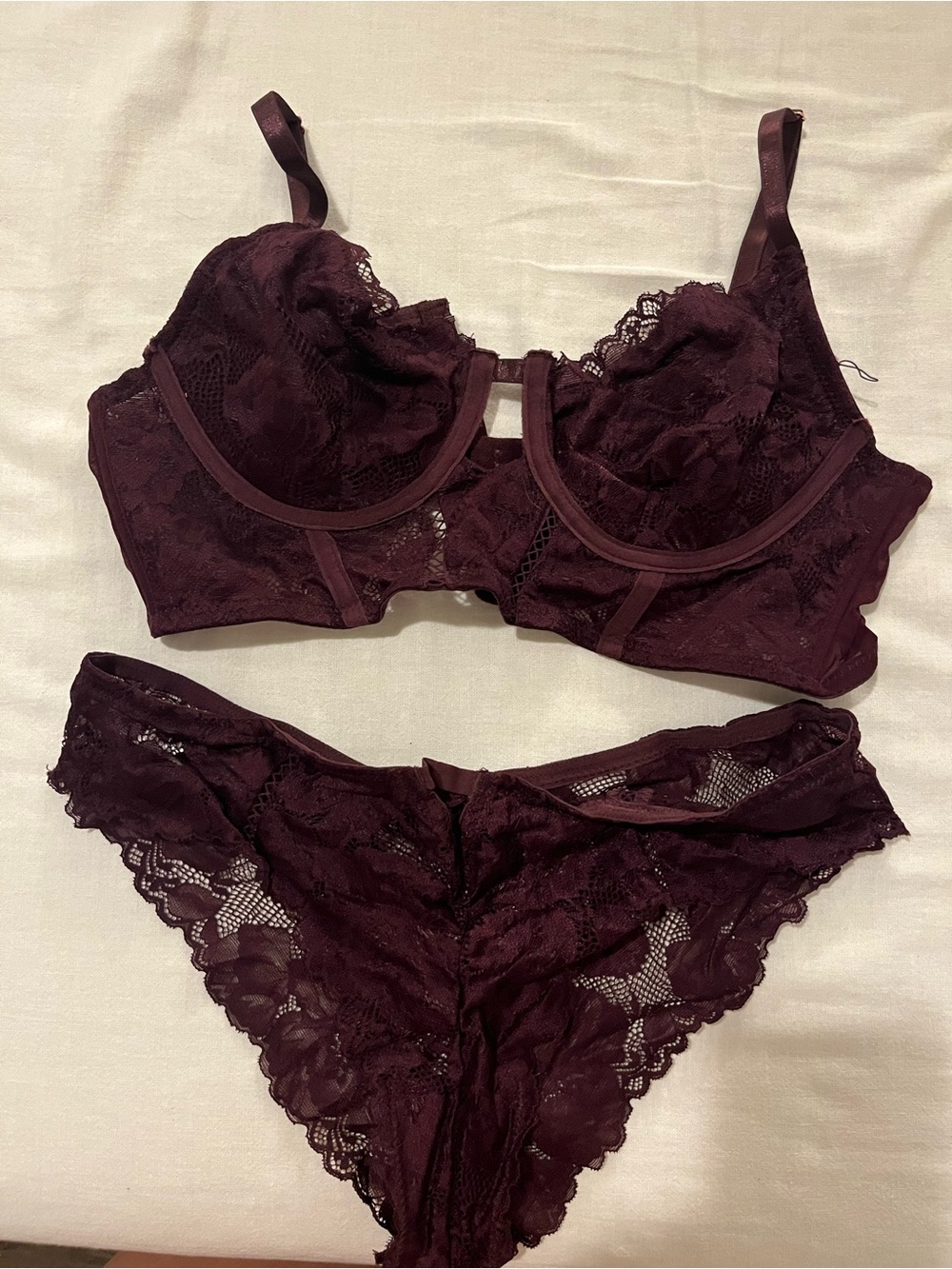 Marilyn Monroe Lace Underwire Lingerie Set Plum/Burgundy